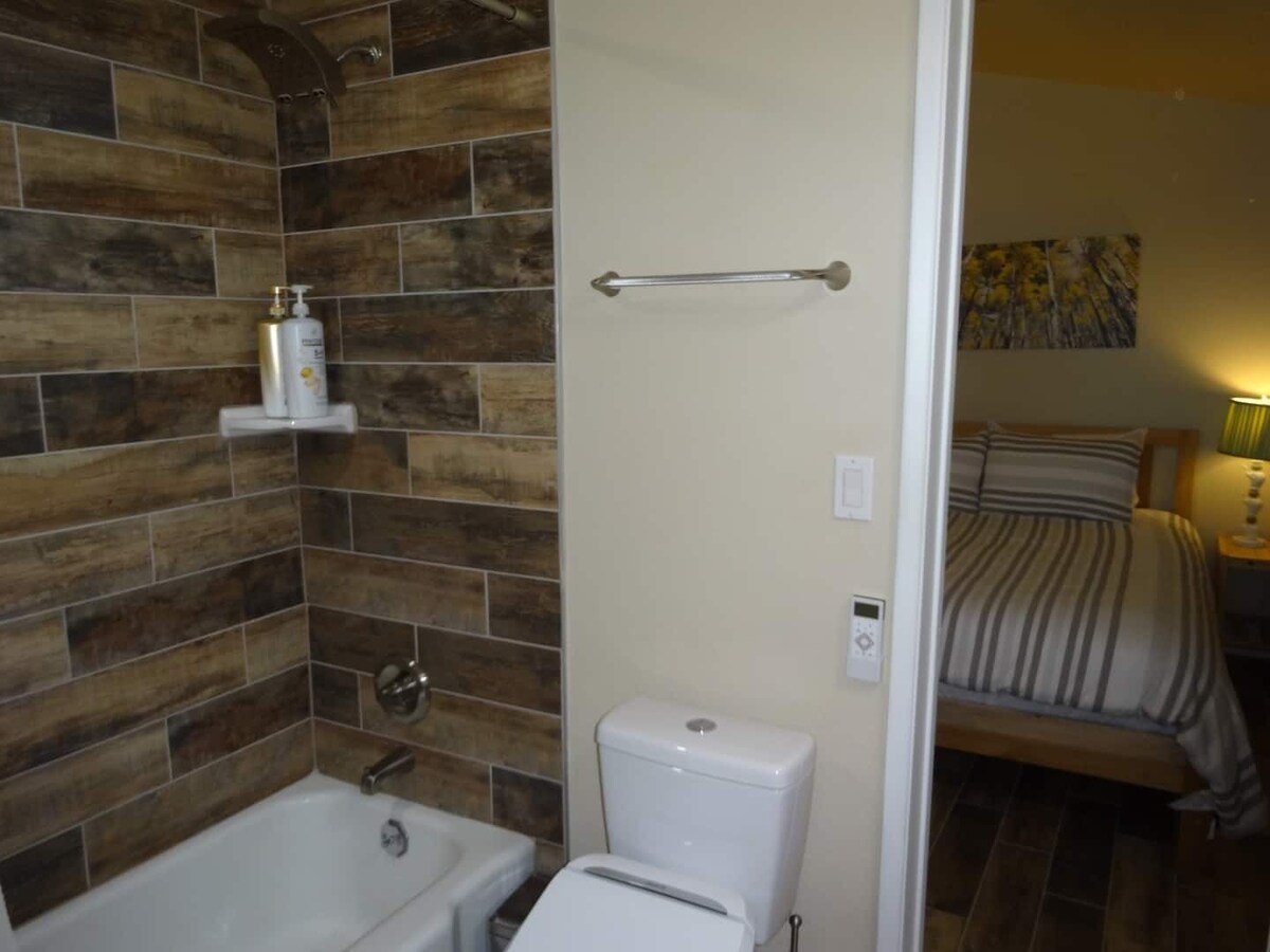 Great conveniently located home. Near mall and many restaurants.