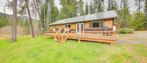 Priest Lake Vacation Rental | 4BR | 2BA | 1,650 Sq Ft | Access Only By Stairs