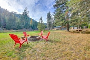 Spacious Yard | Gas & Wood-Burning Fire Pits | Gas Grill