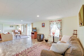 Living Room | Smart TV | Pellet Stove | Central Heating
