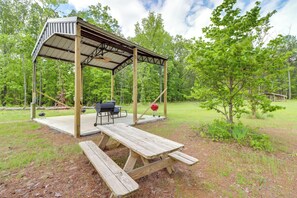 Community Amenities | Shared Patio | Grills + Smokers