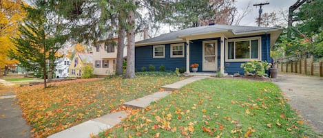 Ann Arbor Vacation Rental | 2BR | 1BA | 1,000 Sq Ft | 2 Steps Required