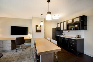 Fully equipped kitchen with all the cooking necessities