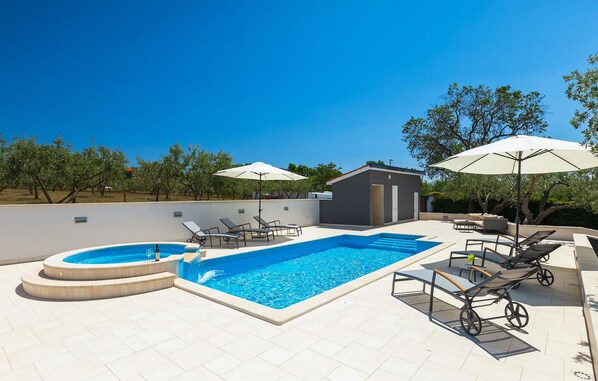 pool