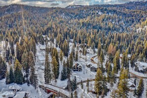 Breathtaking mountain and lake views--this estate home is located on the Pinnacle Trail System, perfect for hiking, biking, and groomed Nordic skiing