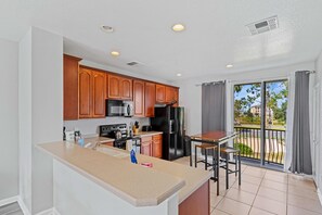 Spacious kitchen of the Townhouse in Orlando - Fully Equipped Kitchen  - Granite Counters, Stainless Steel Appliances - Breakfast bar with High Chairs