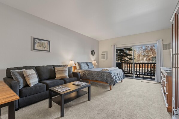 Vacation Rentals in Park City at Prospector Lodge 805: Studio with Queen bed and Queen sleeper sofa