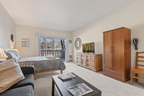Vacation Rentals in Park City at Prospector Lodge 805: Studio with Queen bed and Queen sleeper sofa