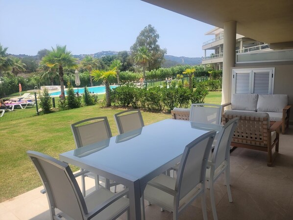 Outdoor dining