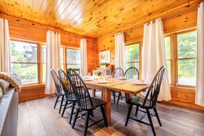 Firefly Lodge's inviting dining area