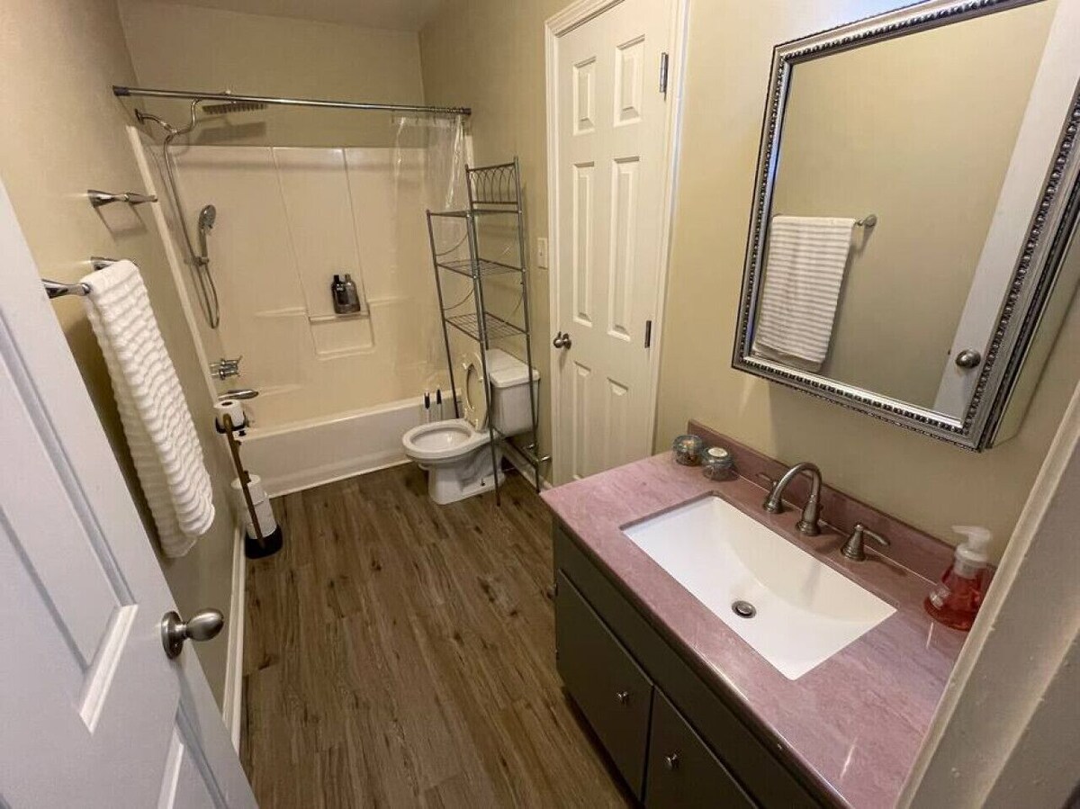 NEW! 86″ TV, Massage + Firepit!