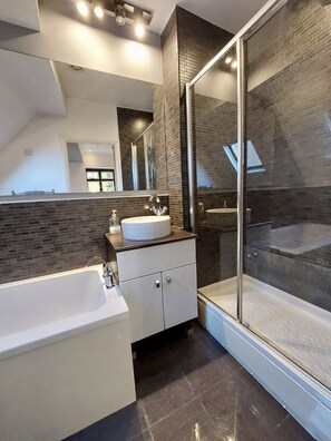 Newly refurbished ensuite with gorgeous LED lights installed. 