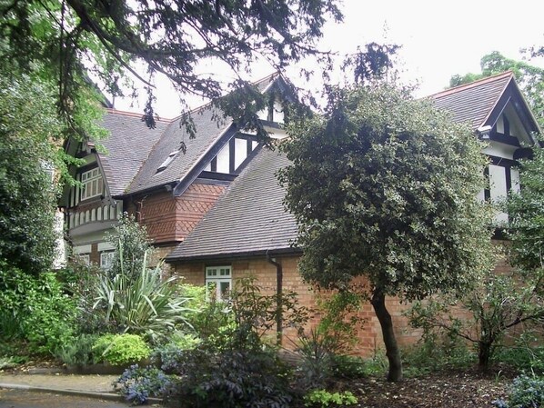Gorgeous and secure, private building. 