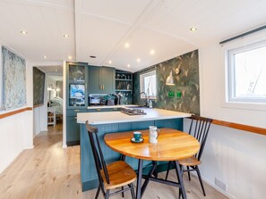 Open plan living space | Cos I Can - Knox Maritime Cottages, Maldon