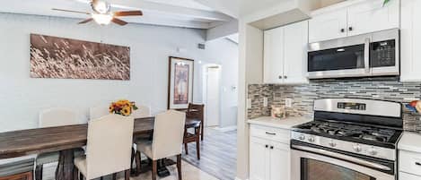 Beautiful Kitchen to make lasting memories of the night you cooked their favorite dinner on vacation. 