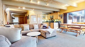 Home Decor, Furniture, Table, Indoors, Living Room