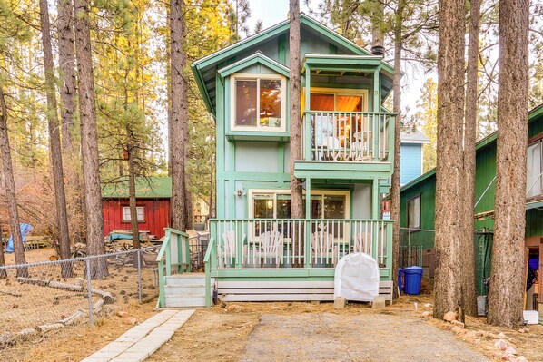 Big Bear Vacation Rental | 2BR | 1.5BA | 798 Sq Ft | Stairs Required for Access