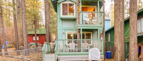 Big Bear Vacation Rental | 2BR | 1.5BA | 798 Sq Ft | Stairs Required for Access