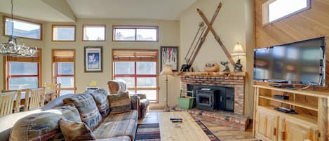Mammoth Lakes Vacation Rental | 1BR + Loft | 2BA | Steps Required to Access