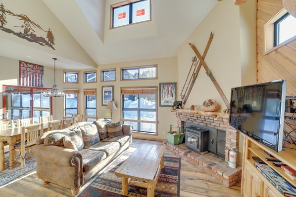 Mammoth Lakes Vacation Rental | 1BR + Loft | 2BA | Steps Required to Access