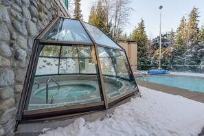 Communal pool & hot tub
*June 5th: Kindly note the hot tub is currently undergoing repairs and will remain closed until further notice. The pool and sauna are open however, there may be periodic interruptions to pool use while the repairs are underway*