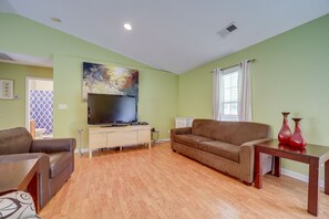 Living Room | Main Floor | Smart TV | Board Games