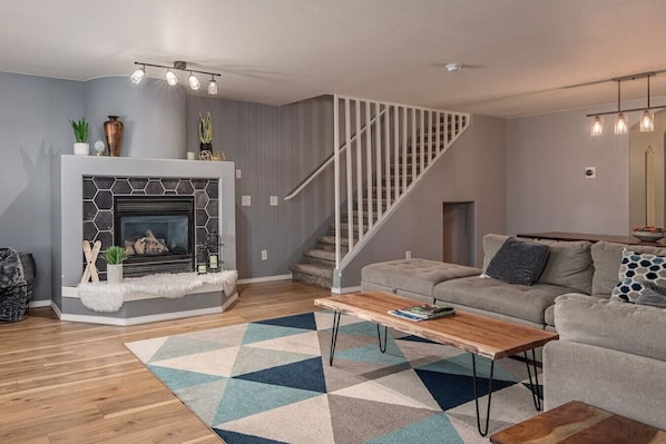 Gorgeous Spacious Living Room!