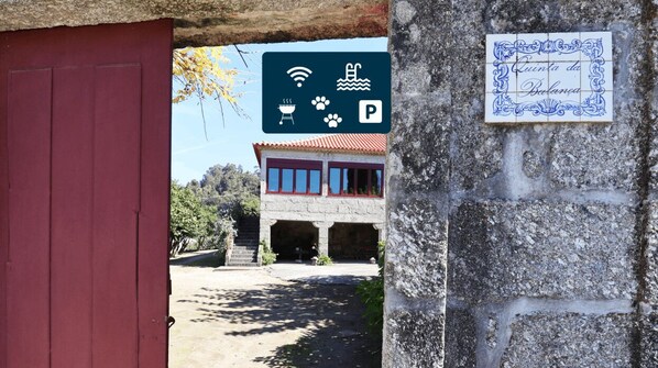 Facade/entrance