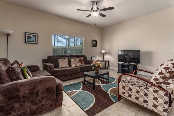 Living Room
48" TV