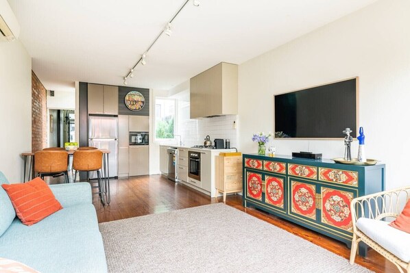 Split system for heating/cooling, large Smart TV, fast WIFI and Netflix.