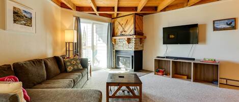 Silverthorne Vacation Rental | 2BR | 2BA | 792 Sq Ft | Stairs Required