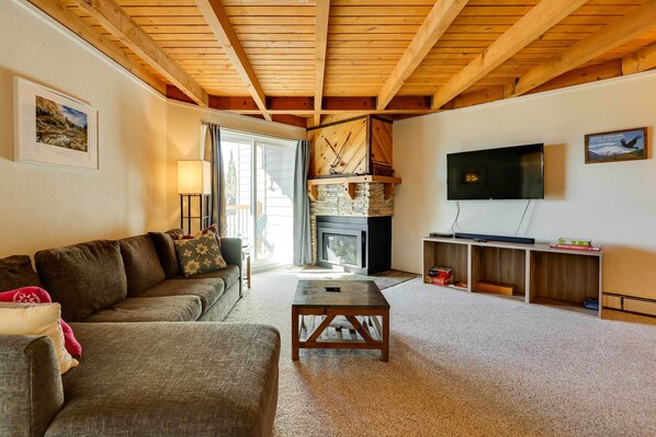 Silverthorne Vacation Rental | 2BR | 2BA | 792 Sq Ft | Stairs Required