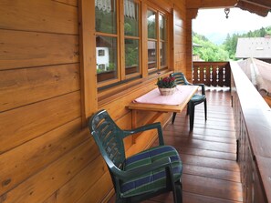 Ferienwohnung Nr. 2, 2-4 Personen, 42 qm, Balkon, Schlafzimmer+Wohnküche mit Schlafcouch