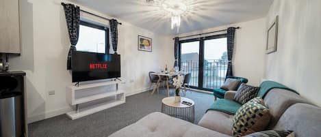 A home from home away! Easy check-in, Free WiFi & Parking, TV with Netflix and Freeview channels and all the facilities you would need to make your stay enjoyable and practical whether it's a business or a family trip!