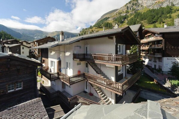 Chalet Aroleid