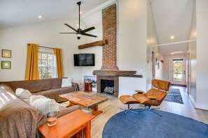 Living Room | Log Fireplace | Smart TV