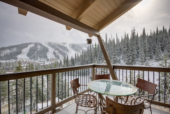 Big Sky Vacation Rental | 3BR | 3.5BA | 3,000 Sq Ft | Stairs Required