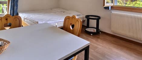 Corner for sleep with 2 beds - Eat corner