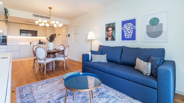 Feel right at home in our bright and spacious living area, that counts with a flat screen TV and a comfortable couch, as well as a dining table! #stunning #modern