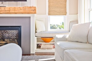 Gas fireplace and built-in seating