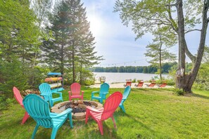 Wood-Burning Fire Pit | Kayaks Provided | Hammock