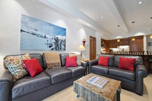lodgeatlionshead-220-1910_53108374657_o