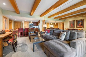 lodgeatlionshead-250-9704_53085921730_o