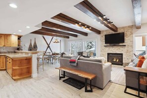 lodgeatlionshead-380-0578_54336133402_o