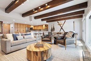 lodgeatlionshead-380-0568_54337255354_o