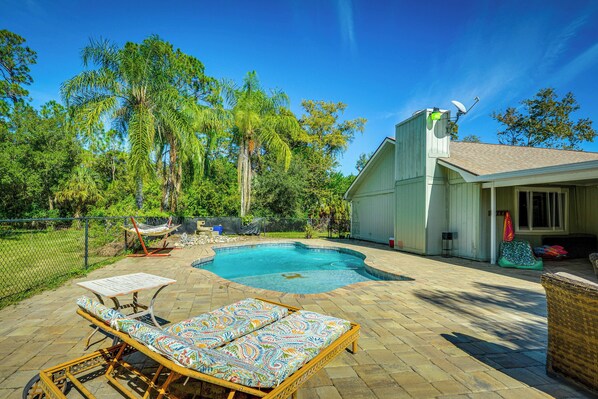 Ormond Beach Vacation Rental | 3BR | 2BA | 2,400 Sq Ft | 1 Step to Enter