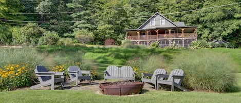 Silver Bay Vacation Rental | 2,461 Sq Ft | 5BR | 3.5BA | Stairs Required