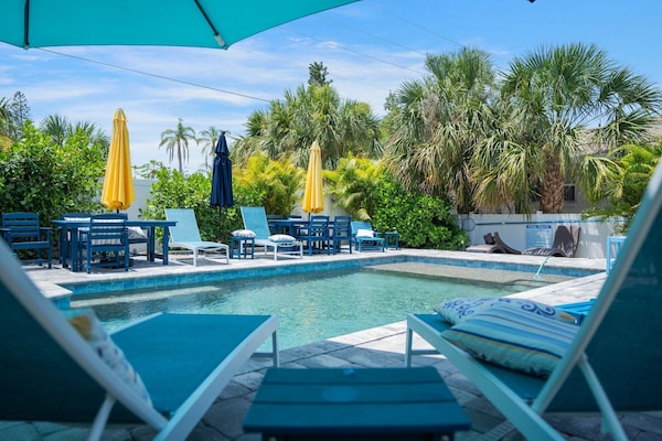 Flamingo: Renovation Sleeps 6, Heated Saltwater Pool - Flórida