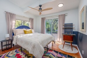 Guest bedroom with Queen size bed and premium linens