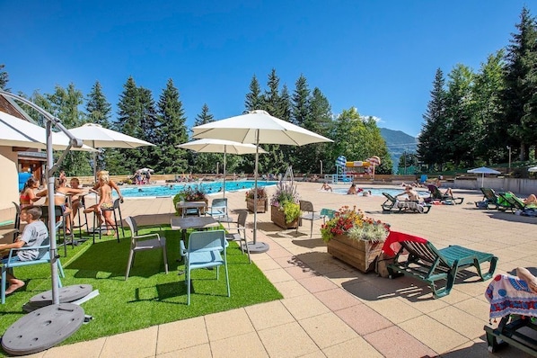 Lounge by the municipal pool.